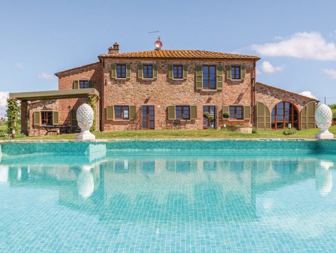 MAKE A SPLASH THIS SUMMER WITH A PRIVATE POOL