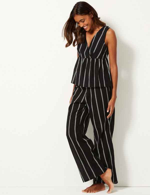 CLOTHES THAT TRAVEL – FROM BEACH WEAR TO BAR AND BEYOND